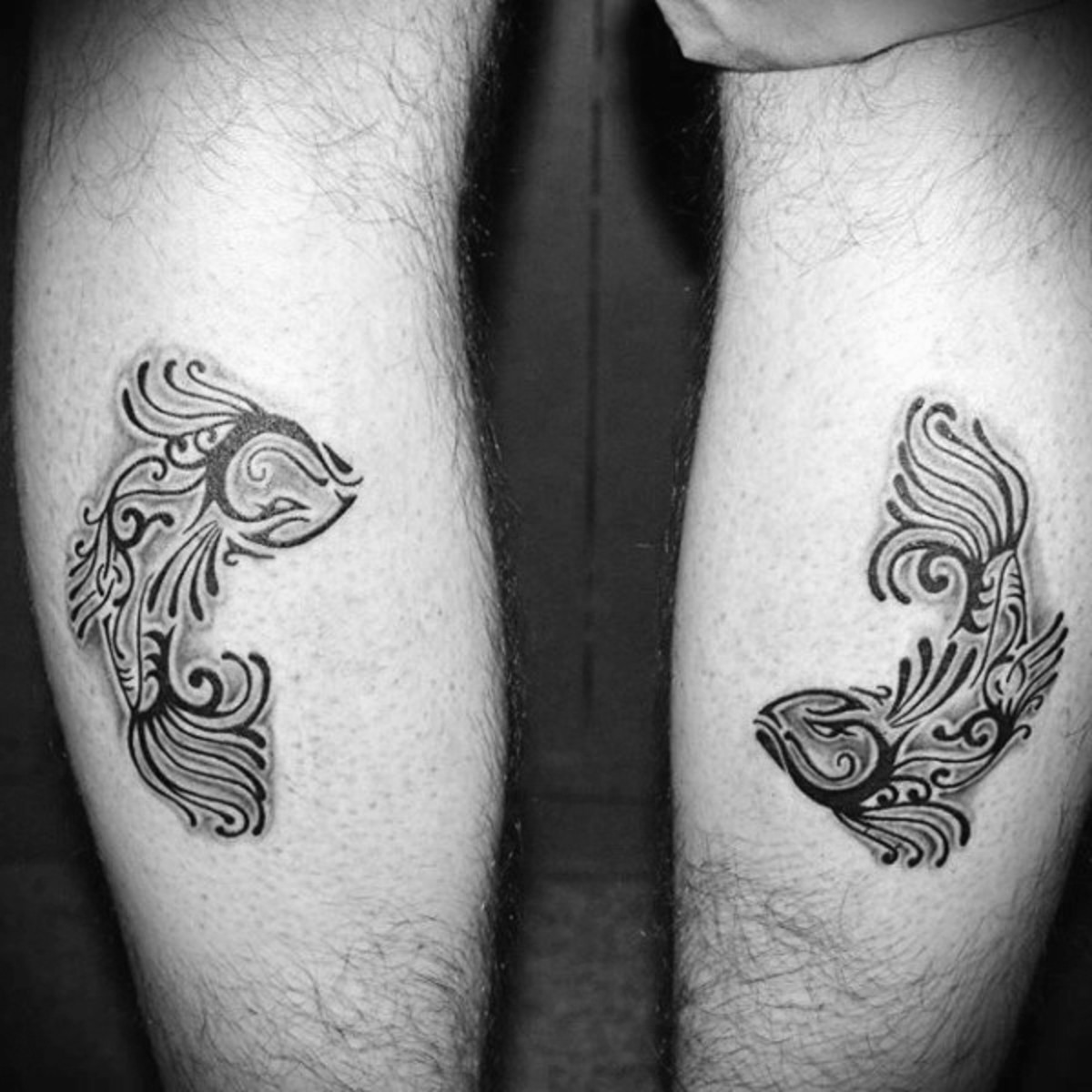 verschnörkelte-männliche-Fische-Rücken-von-Bein-Waden-Tattoos