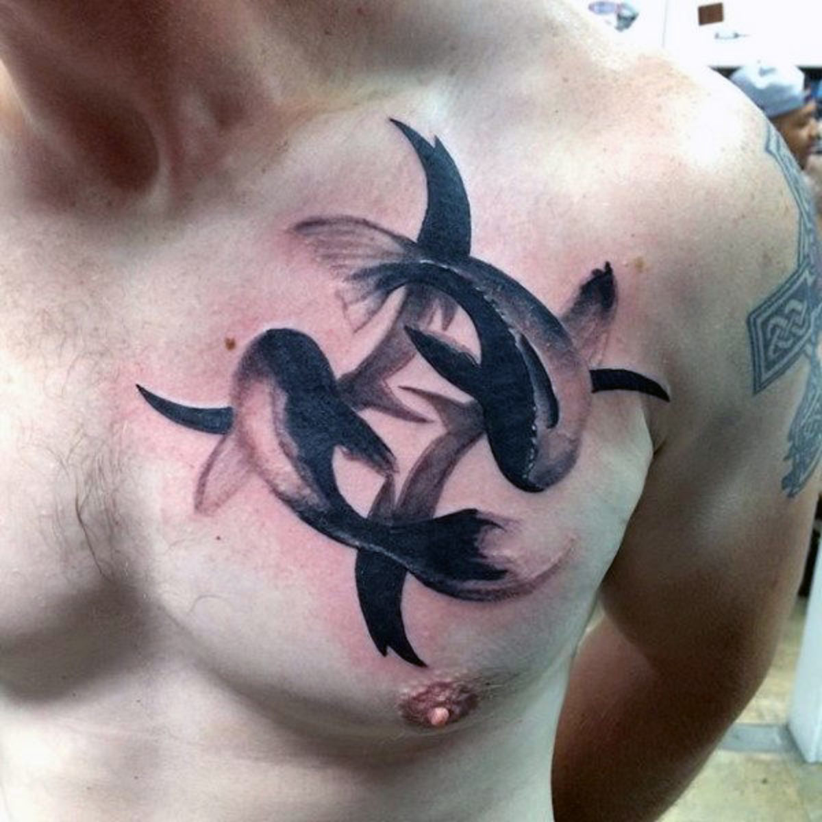 Schwimmen-Fisch-Herren-Aquarell-Fische-Brust-Tattoos