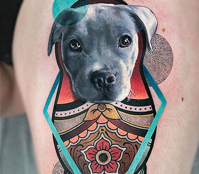 Foto von Chris Rigoni Hier ist viel los. Realismus, traditionell und abstrakt, perfekt in symmetrischem Thema ausgeführt.