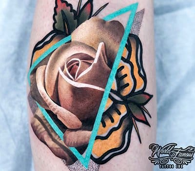 Foto von Chris RigoniEs ist so umwerfend, dass es Platz 1 auf unserer Liste der gemischten Tattoos verdient hat. Dieser hat ein ähnliches Farbthema, gemischt mit Realismus und Tradition.