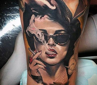 Foto über Brendan BoswellElemente des Surrealismus mit einem Hauch von Neo-Tradition machen dieses Stück zu einem einzigartigen Mixed-Style-Tattoo.