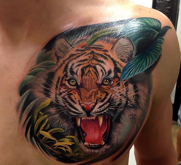 Realistisches Tigergesicht Tattoo