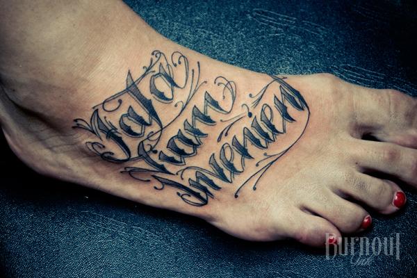 Písmo tetování nohou