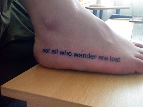 Zitate Tattoo mit Worten - Nicht alle, die wandern, sind zu Fuß verloren