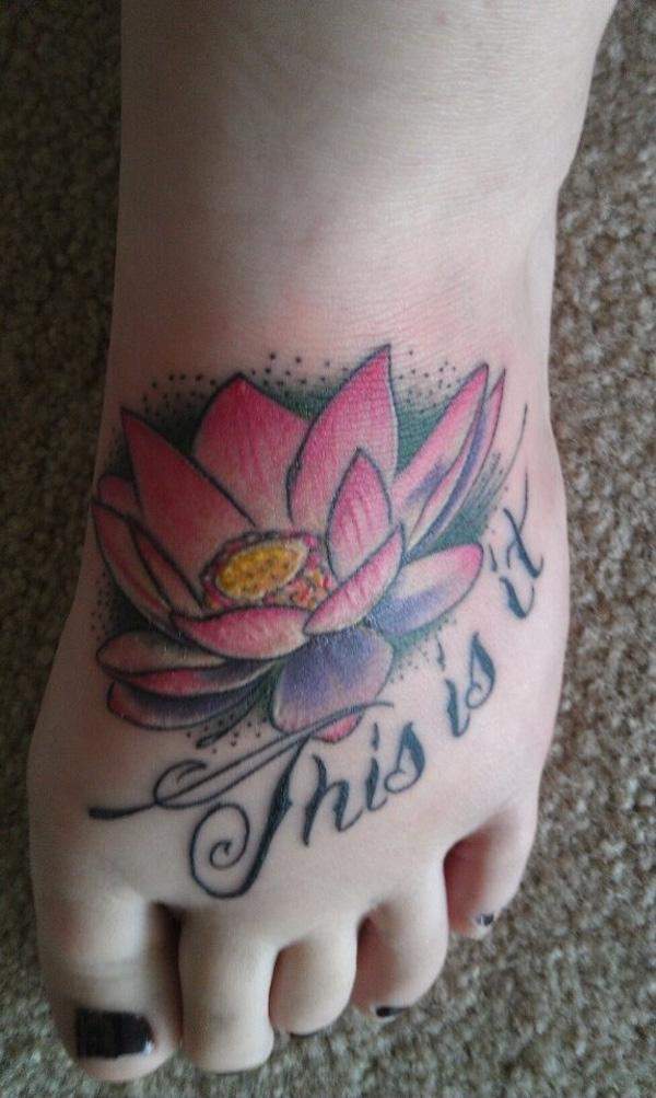 Farbiges Lotus-Tattoo