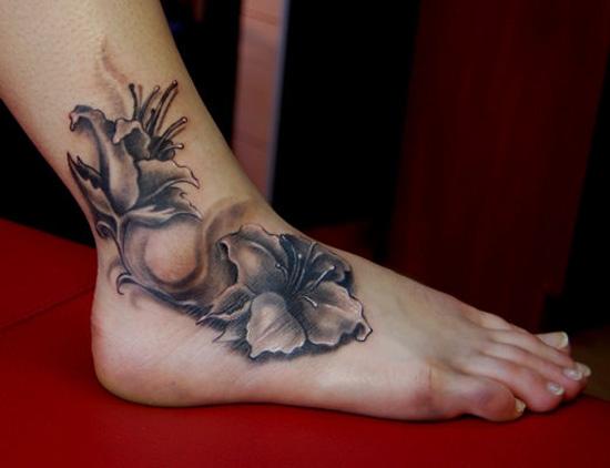Živé tetování ibišku pěšky