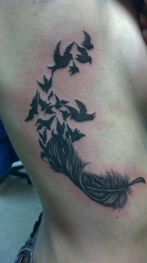 Vögel und Feder Tattoo