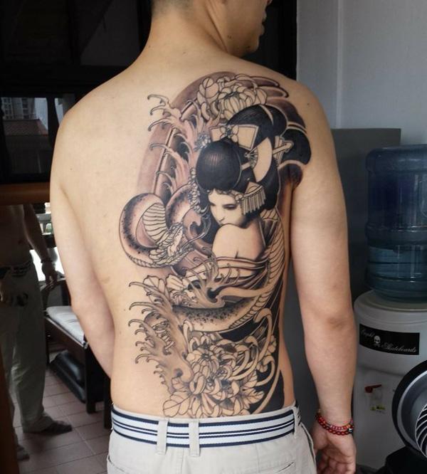 Poloviční záda Geisha Snake Tattoo