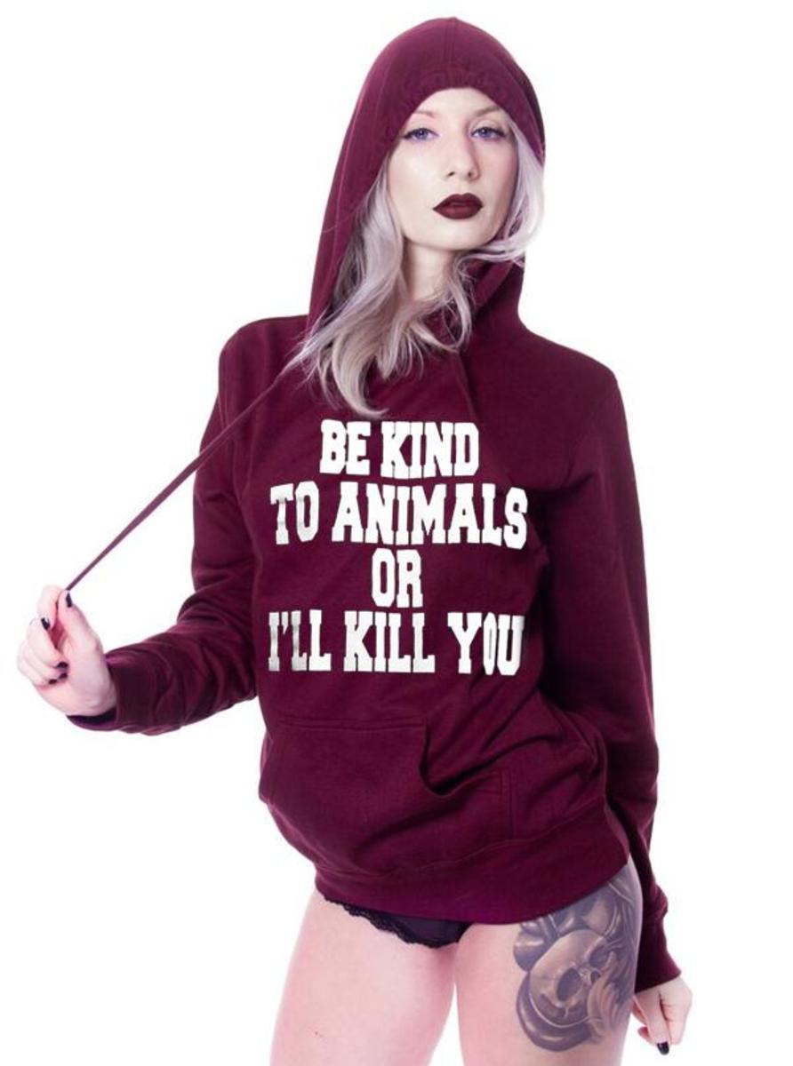 كن لطيفًا مع الحيوانات أو سأقتلك بقلنسوة من قبل عاهرة القميص