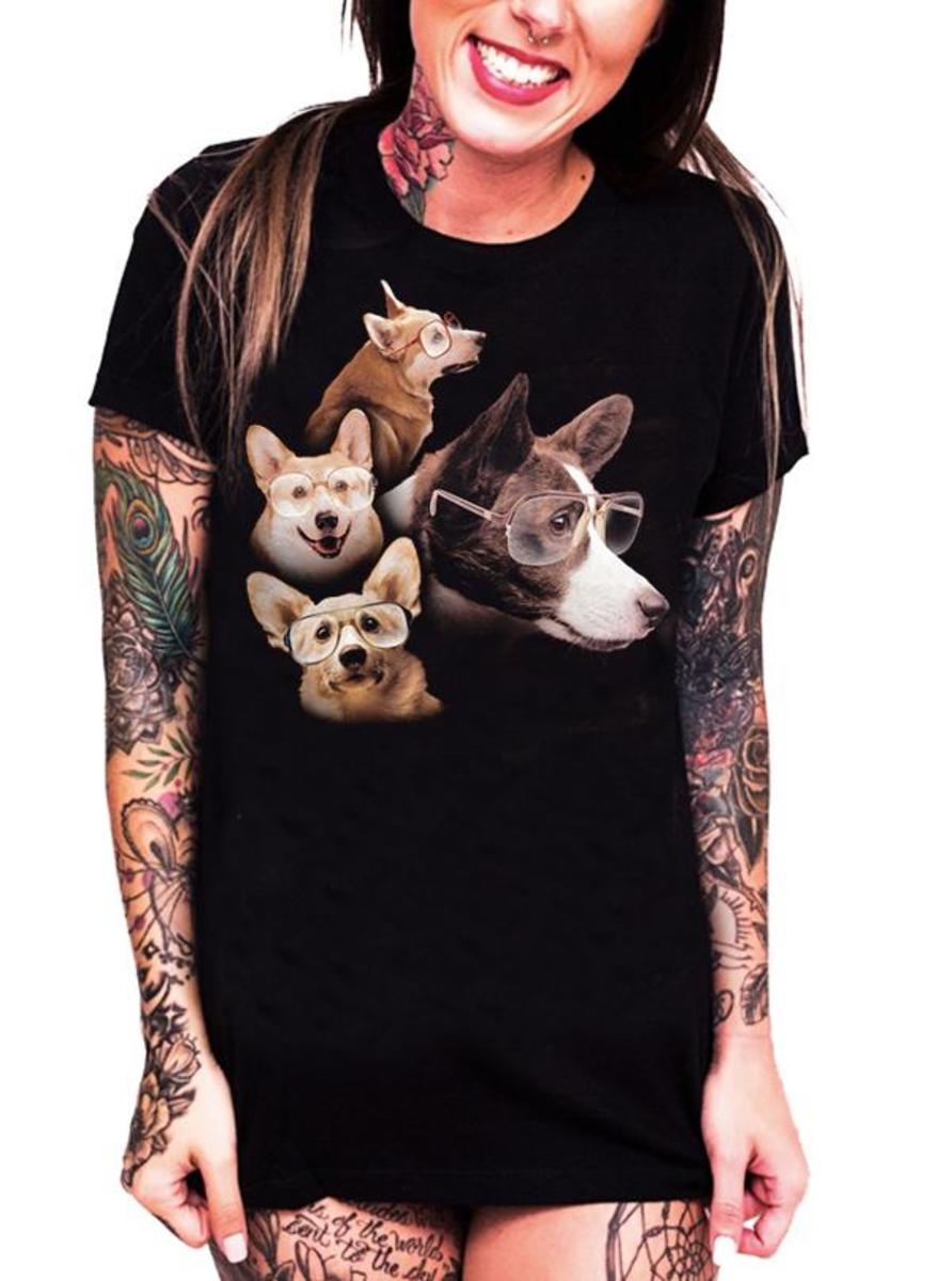 Das Corgi Girls T-Shirt von Goodie Two Sleeves