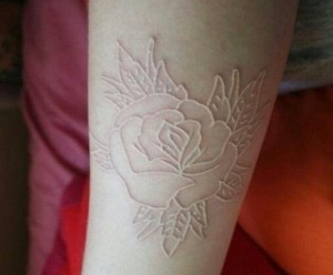 50 besten Tattoos mit weißer Tinte