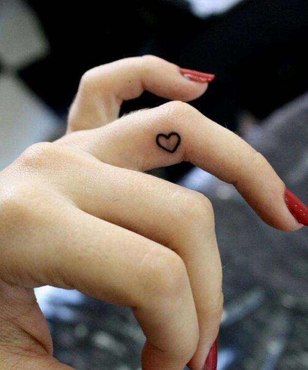 Malé srdce symbol tetování