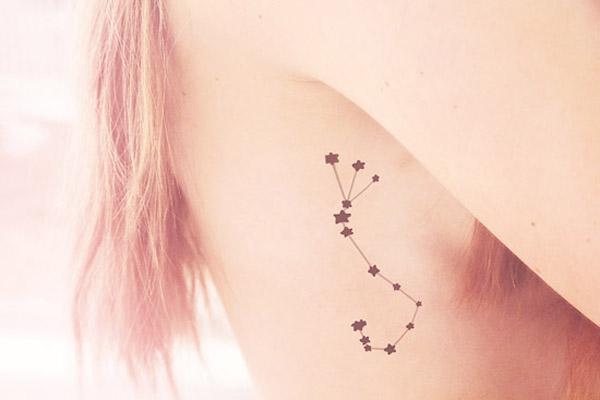 Malé tetování souhvězdí