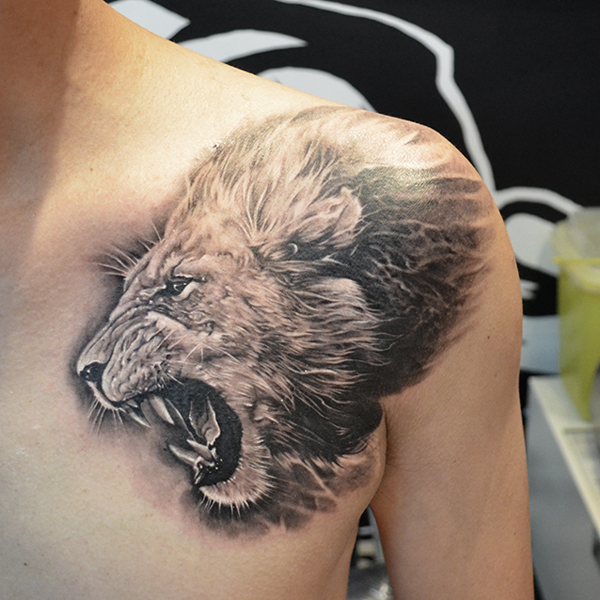 Řvoucí tetování lva
