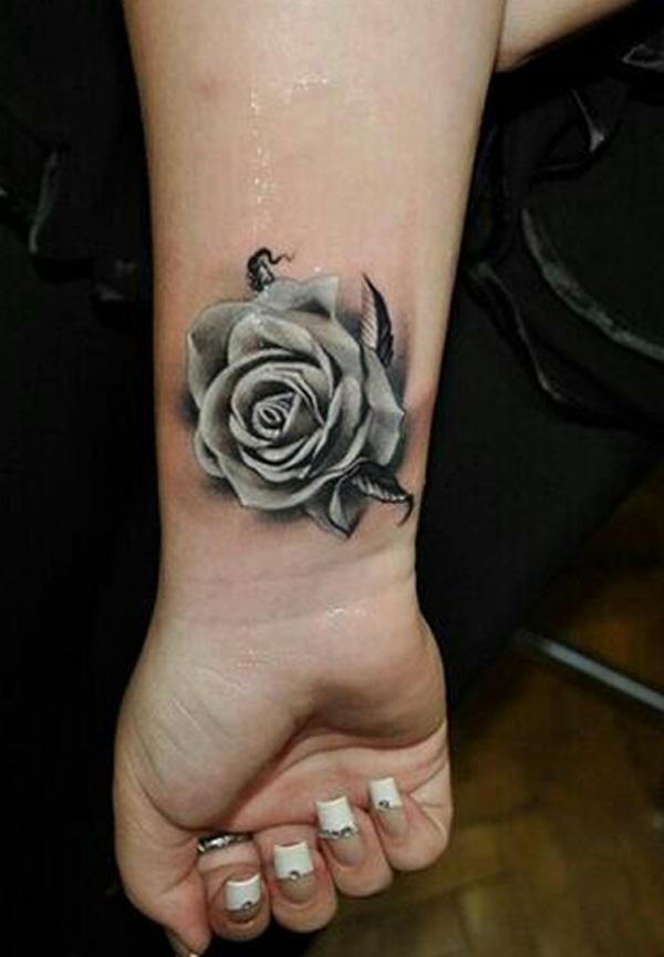 Graue Rose Tattoo am Handgelenk im realistischen Stil