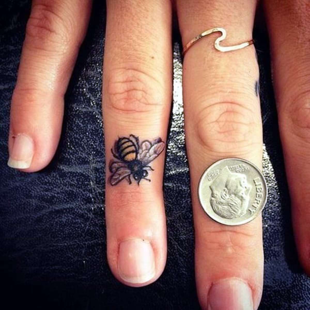 Süße-Finger-Tattoos-Designs-5