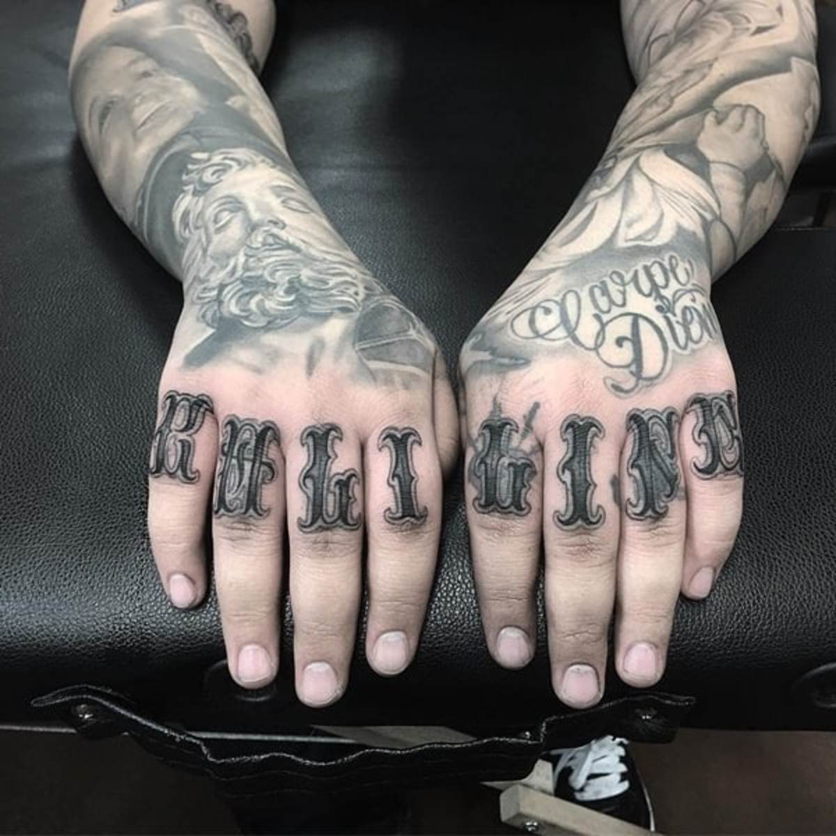 Knöchel-Tattoos-05031761