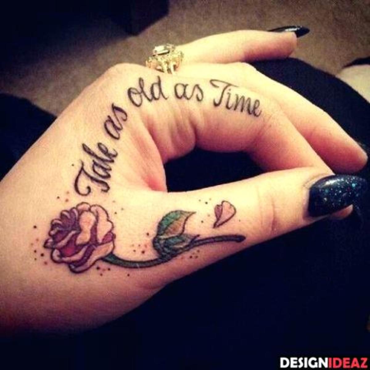 süße-tattoo-ideen-niedliche-tattoo-ideen-für-jungs-und-mädchen-girly-schöne-blume-kleine-tattoo-ideen-pinterest