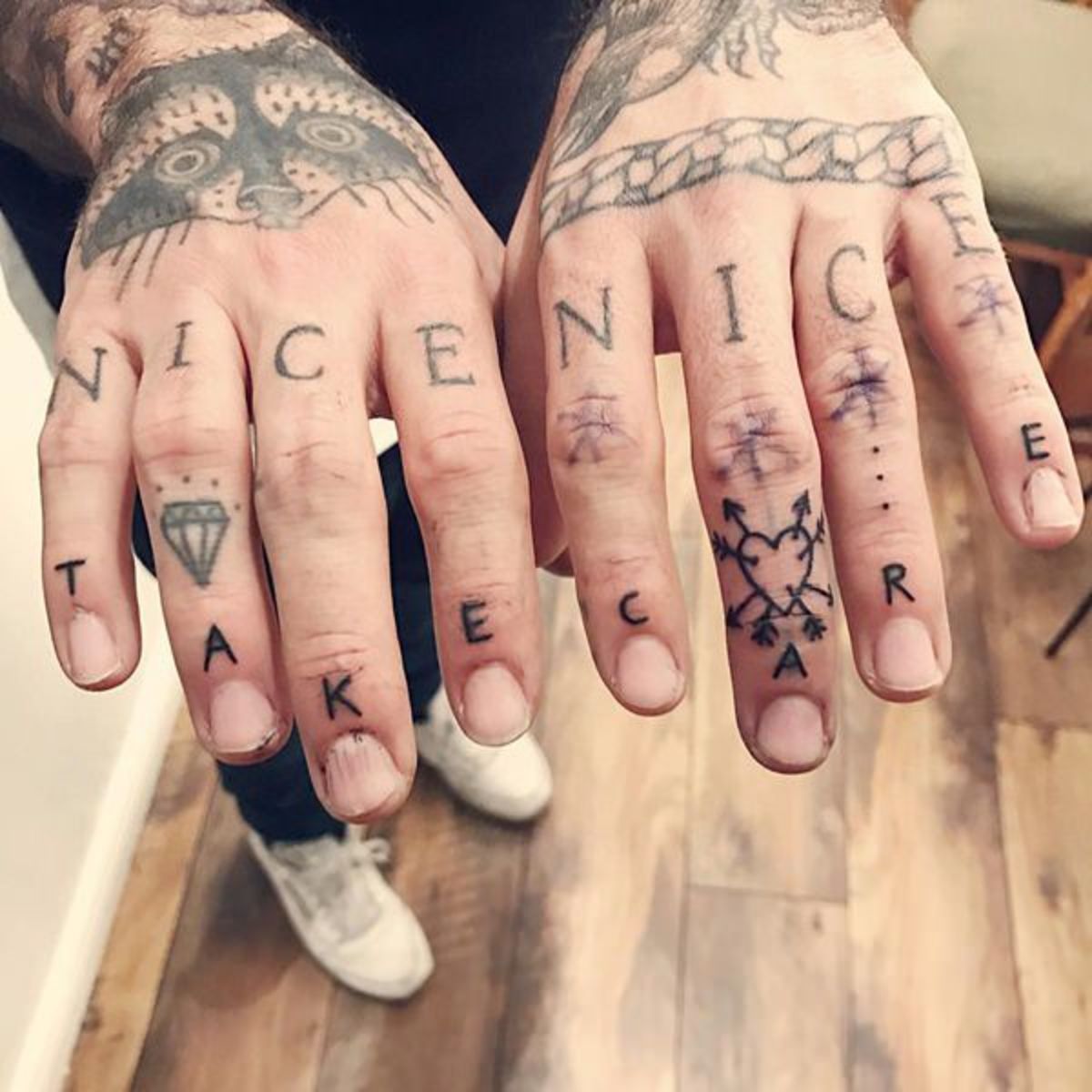 Finger-Tattoos-01021750