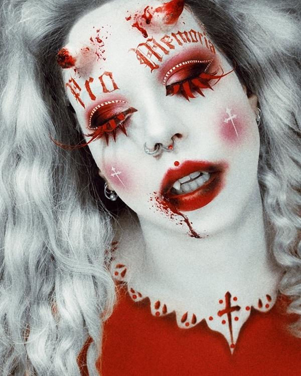 Blutiges Clown-Halloween-Make-up