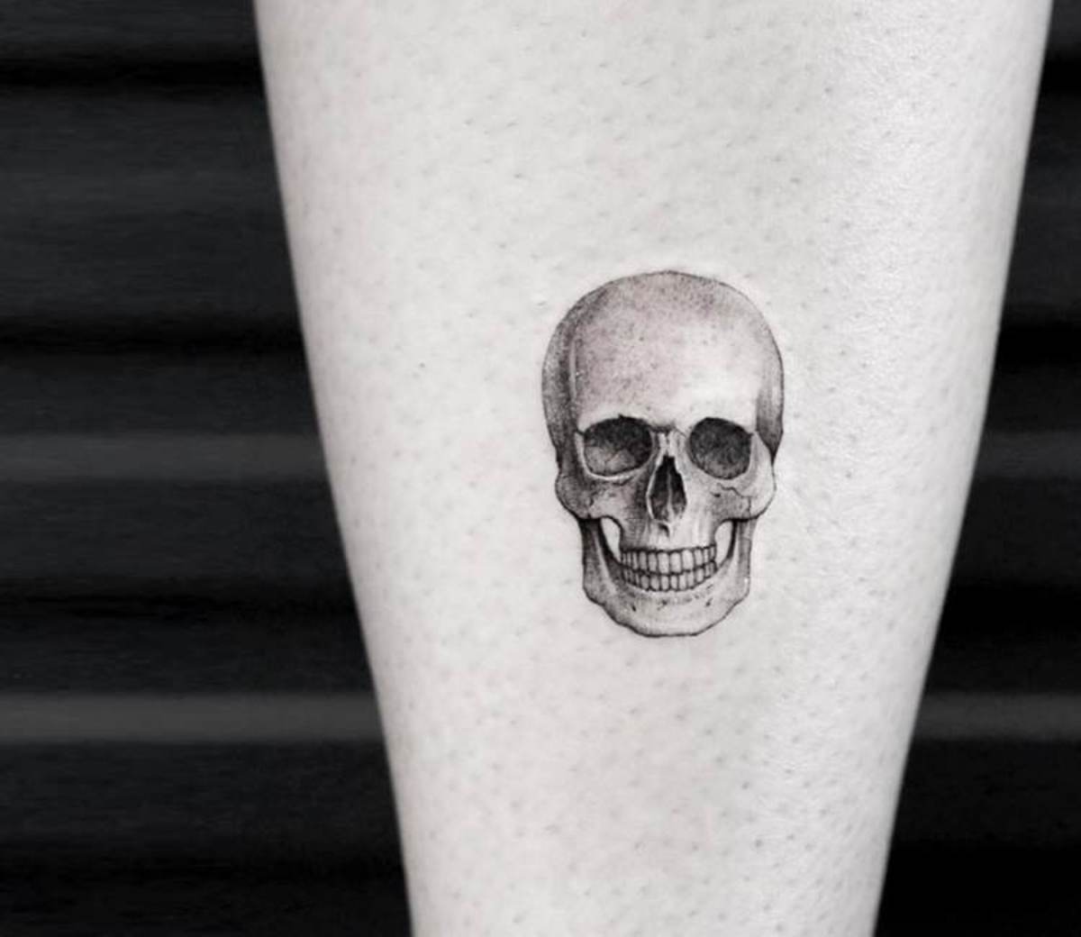 artist--mr-k-tattoo--small-skull-tattoo_17138125342