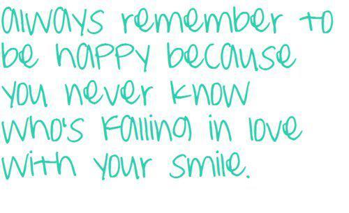 Vždy pamatujte na to, abyste byli šťastní, protože nikdy nevíte, kdo se zamiluje do vašeho úsměvu