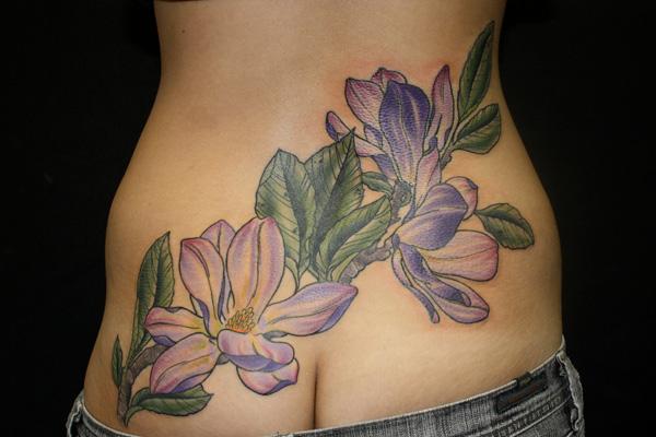 Magnolie tetování na zádech