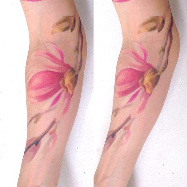 Magnolie Tattoo am Unterarm