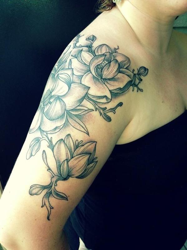 tetování květu magnólie s polovičním rukávem