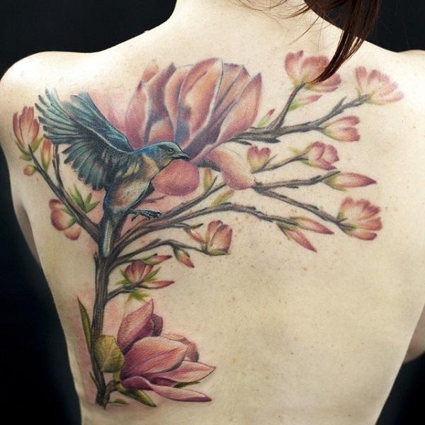 Magnolienbaum und Vogel Tattoo