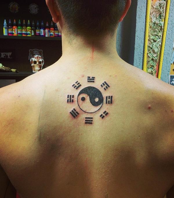 Yin Yang Rücken Tattoo für Männer-41