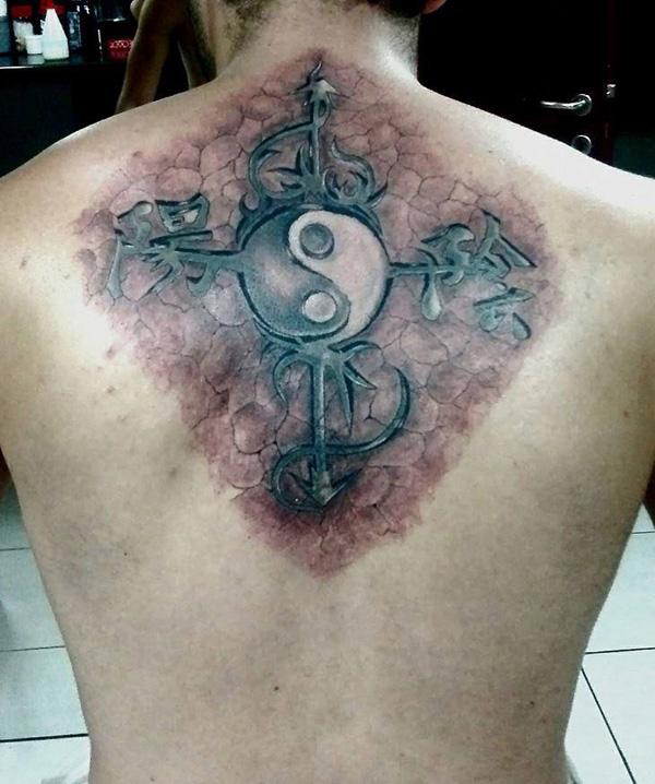 Yin Yang Rücken Tattoo für Männer-49