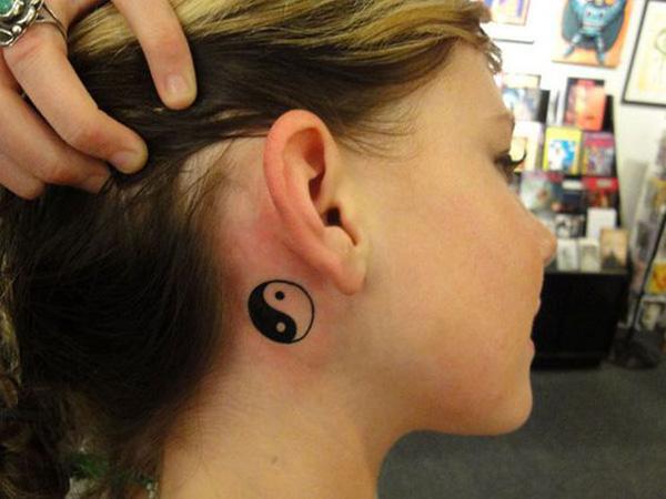 Yin-Yang-Ohr-Tattoo-38