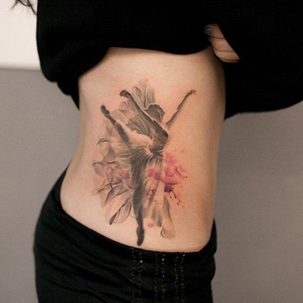 Graustufen Ballerina Dance Tattoo auf Rippe für Frauen