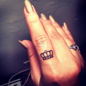 51 Crown Tattoos مناسب للملك أو الملكة مثلك