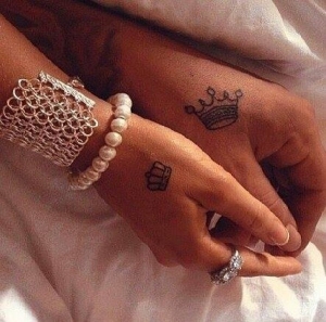 51 Crown Tattoos مناسب للملك أو الملكة مثلك