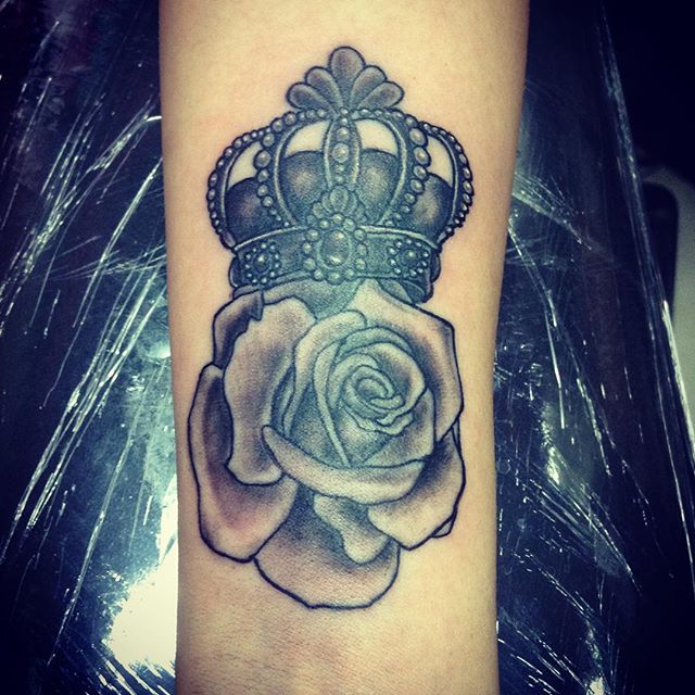 51 Crown Tattoos مناسب للملك أو الملكة مثلك