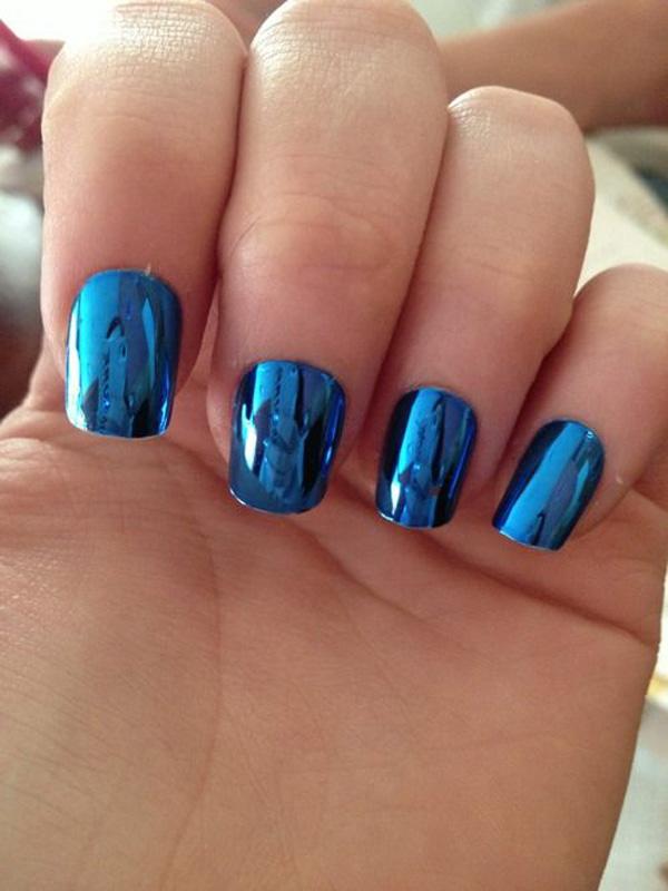 modré metalické nehty