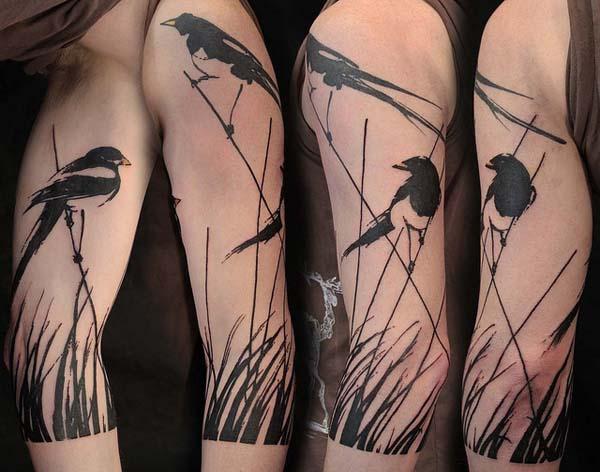 Silhouette Vögel Tattoo am ganzen Ärmel