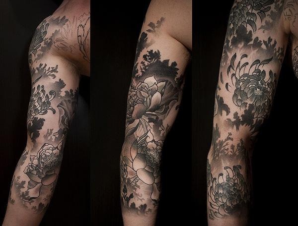 Nelkenblumen Tattoo mit grauer Schattierung