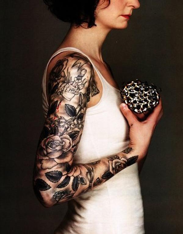 Kompliziertes Rose Tattoo am ganzen Ärmel für Frauen