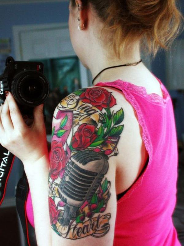 53 Mikrofon und Rose Tattoo