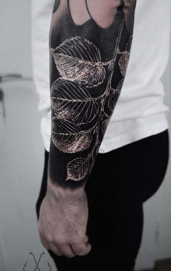 blätter-tattoo-auf-unterarm