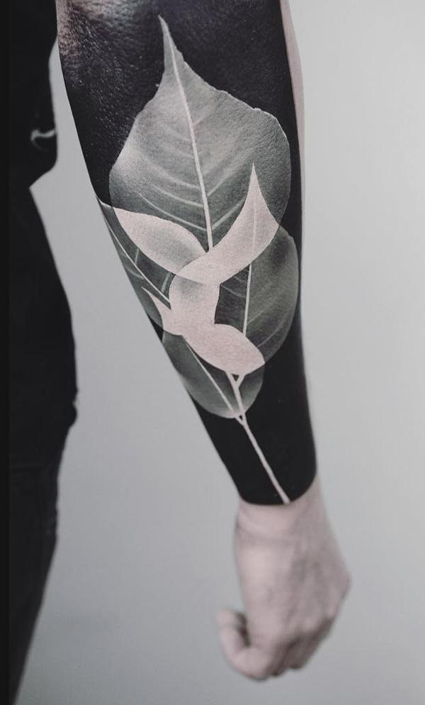 Blätter-Tattoo