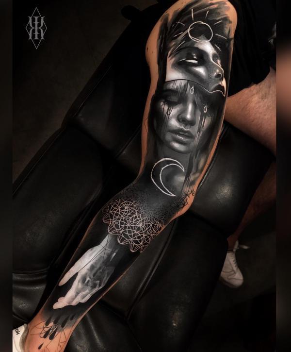 Fake Arm graue Waschung am ganzen Bein Tattoo