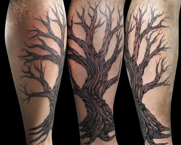 Baum des Lebens Tattoo am Kalb