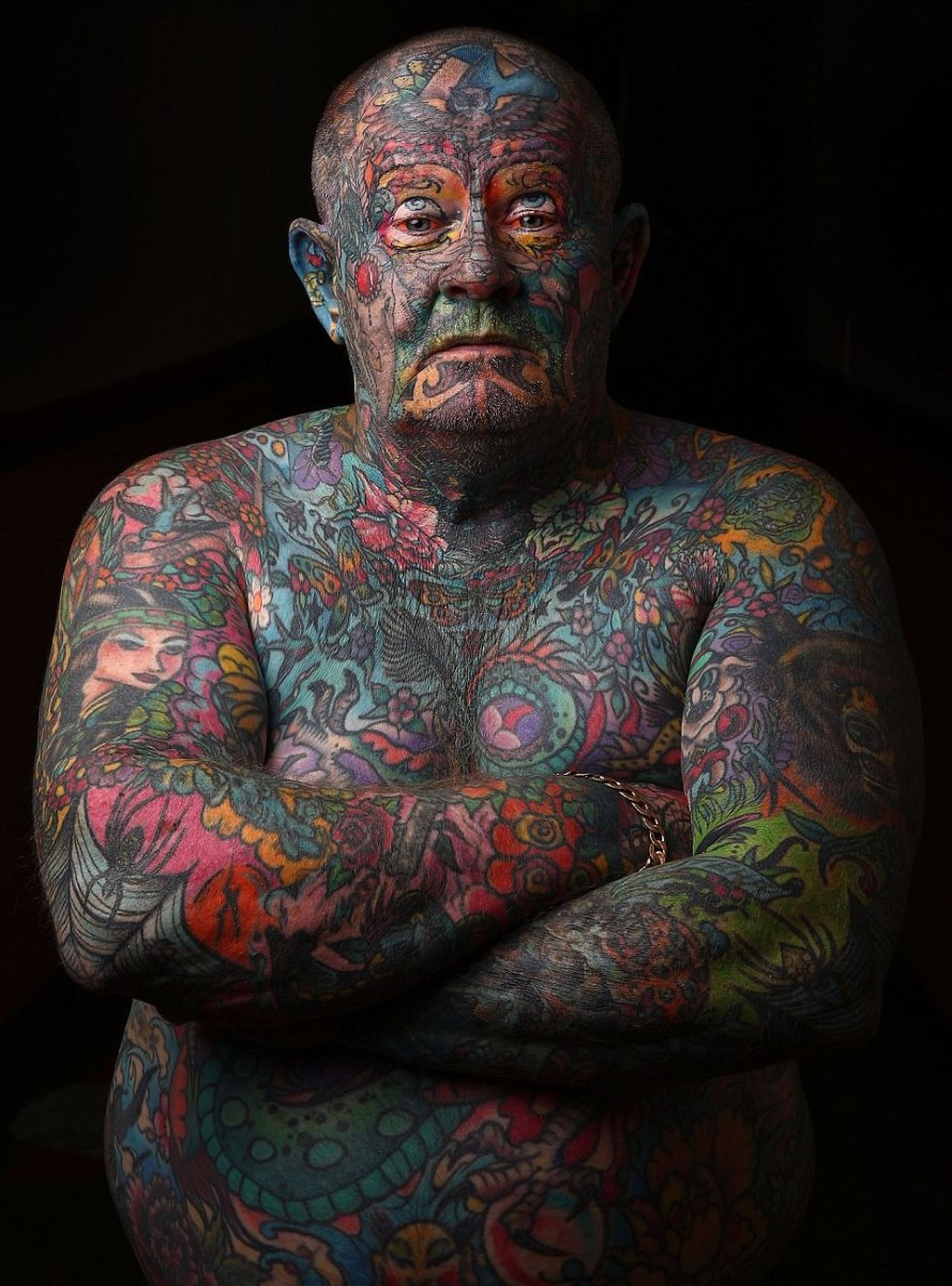 John kenney, 60 Jahre alte Tattoos, alt und tätowiert, Gangster-Tattoos, Gesichts-Tattoos, Mann-Tattoos am ganzen Körper aus Selbsthass, Finger abgeschnitten