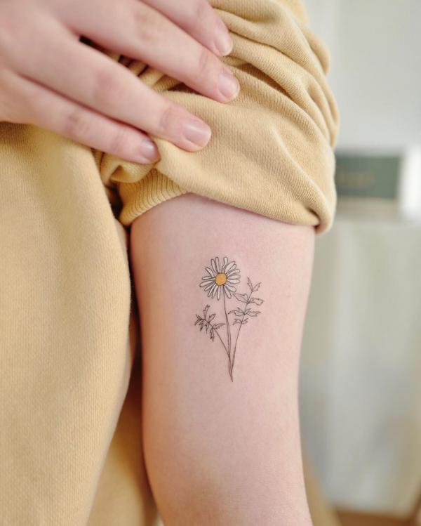 Kleines Gänseblümchen Tattoo für Mädchen