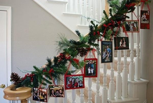 krásná vánoční dekorace na schody
