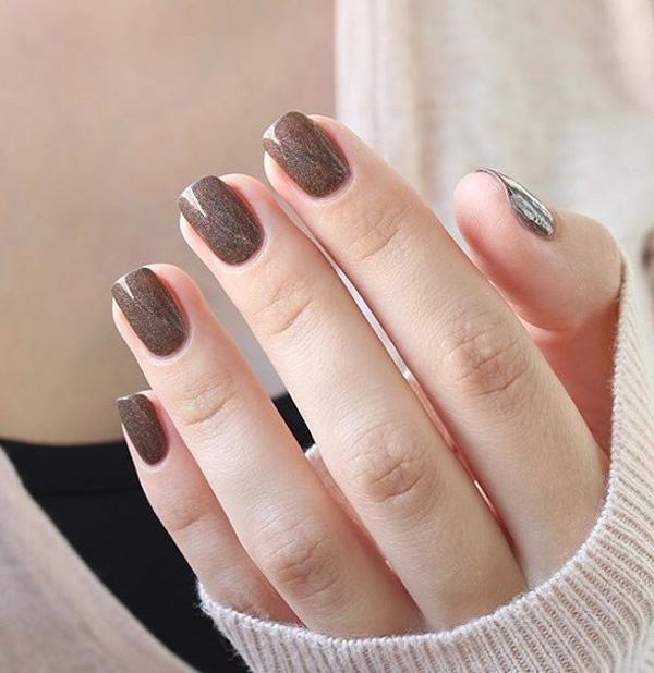 Braune Nailart für den Winter